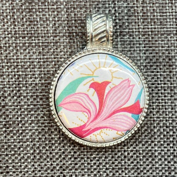 Magnabilities Interchangeable Pendant 1.25 In Round Silver Floral Pink Silver - Picture 2 of 6